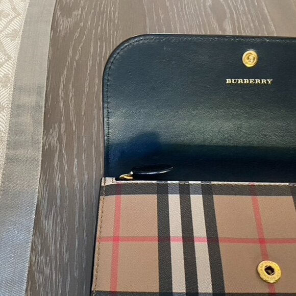 Burberry Tote and Matching Walet - Picture 12 of 14